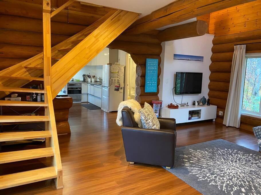 Вилла Besso Log Cabin Нисэко Экстерьер фото