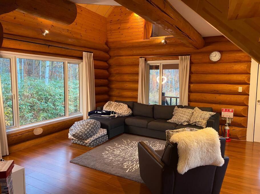 Вилла Besso Log Cabin Нисэко Экстерьер фото