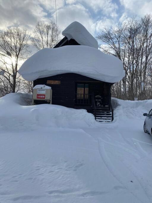 Вилла Besso Log Cabin Нисэко Экстерьер фото